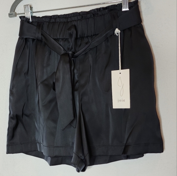 NWT Joie Black Satin Belted Stretch waist shorts. Pockets. Size 6. - Picture 1 of 11